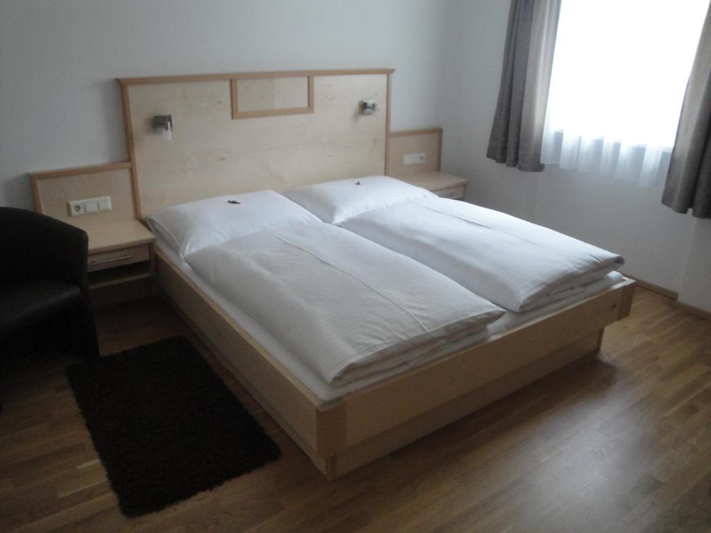 Pension Dorfplatzl Fusch an der Grossglocknerstrasse Phòng bức ảnh